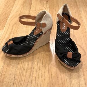 NWOT Navy wedges purchased in Italy